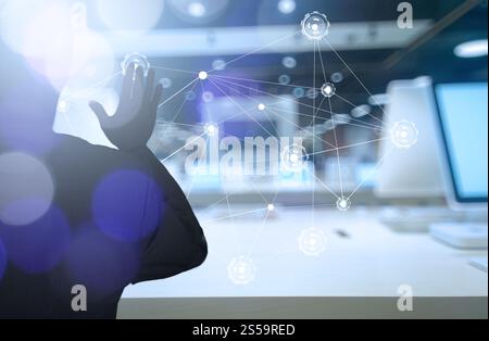 main d'homme d'affaires montrant le diagramme de flux blanc sur le nouvel ordinateur moderne comme concept avec exposition bokeh Banque D'Images