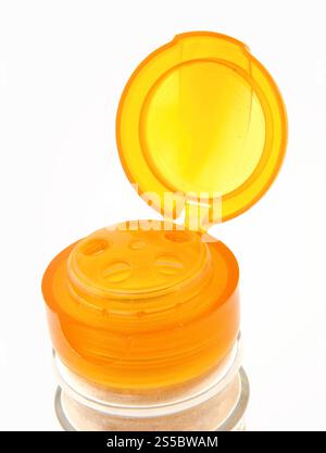 Dessus de l'épice ouverte isolé sur fond blanc. Dessus de l'épice ouverte Banque D'Images