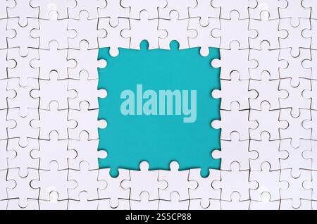 Cadrage dans la forme d'un rectangle, faite d'un puzzle blanc autour de l'espace bleu Banque D'Images