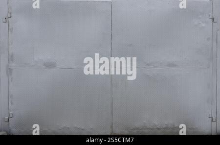 Liste sombre en aluminium avec des formes de losange. Son argent avec des formes de losange pour le travail d'art design, produit de toile de fond. Banque D'Images