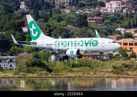Transavia Boeing 737-700 Flugzeug Flughafen Korfu in Griechenland Korfu, Griechenland - 7. Juni 2024 : Ein Boeing 737-700 Flugzeug der Transavia mit dem Kennzeichen pH-XRX auf dem Flughafen à Korfu, Griechenland. *** Transavia Boeing 737 700 Aéroport de Corfou en Grèce Corfou, Grèce 7 juin 2024 Un Boeing 737 700 De Transavia immatriculé pH XRX à l'aéroport de Corfou, en Grèce Banque D'Images
