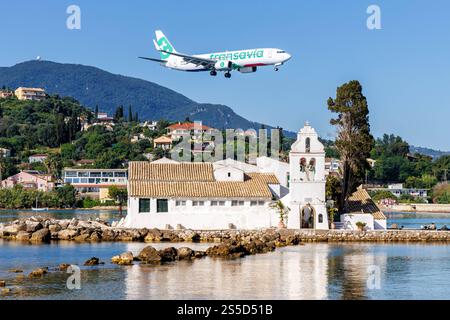 Transavia Boeing 737-800 Flugzeug Flughafen Korfu in Griechenland Korfu, Griechenland - 8. Juni 2024 : Ein Boeing 737-800 Flugzeug der Transavia mit dem Kennzeichen pH-HBJ auf dem Flughafen à Korfu, Griechenland. *** Transavia Boeing 737 800 Aéroport de Corfou en Grèce Corfou (Grèce) 8 juin 2024 Un Boeing 737 800 De Transavia immatriculé pH HBJ se trouve à l'aéroport de Corfou (Grèce) Banque D'Images