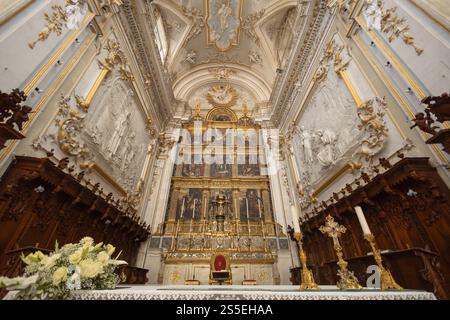 MODICA, ITALIE, 23 JUIN 2023 - L'autel de la cathédrale Saint-Georges à Modica, province de Raguse, Sicile, Italie Banque D'Images