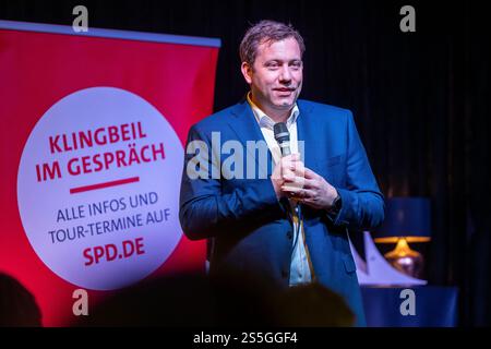 Kiel, Deutschland. 14 janvier 2025. 14.01.2025, Politik, Bundestagswahl 2025, Wahlkampf, Klingbeil im Gespräch, Parteivorsitzender der SPD Lars Klingbeil, Foto : Dennis Ewert/RHR-FOTO/dpa/Alamy Live News Banque D'Images