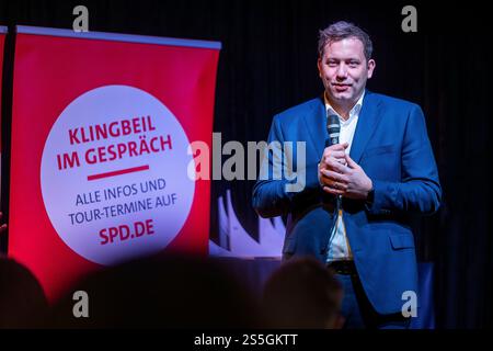 Kiel, Deutschland. 14 janvier 2025. 14.01.2025, Politik, Bundestagswahl 2025, Wahlkampf, Klingbeil im Gespräch, Parteivorsitzender der SPD Lars Klingbeil, Foto : Dennis Ewert/RHR-FOTO/dpa/Alamy Live News Banque D'Images