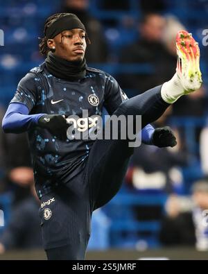 Londres, Royaume-Uni. 14 janvier 2025. Noni Madueke de Chelsea lors de l'échauffement avant le match de premier League Chelsea vs Bournemouth au Stamford Bridge, Londres, Royaume-Uni, le 14 janvier 2025 (photo par Gareth Evans/News images) à Londres, Royaume-Uni le 14/01/2025. (Photo de Gareth Evans/News images/SIPA USA) crédit : SIPA USA/Alamy Live News Banque D'Images