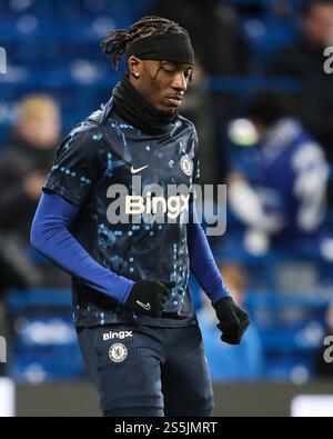 Londres, Royaume-Uni. 14 janvier 2025. Noni Madueke de Chelsea lors de l'échauffement avant le match de premier League Chelsea vs Bournemouth au Stamford Bridge, Londres, Royaume-Uni, le 14 janvier 2025 (photo par Gareth Evans/News images) à Londres, Royaume-Uni le 14/01/2025. (Photo de Gareth Evans/News images/SIPA USA) crédit : SIPA USA/Alamy Live News Banque D'Images