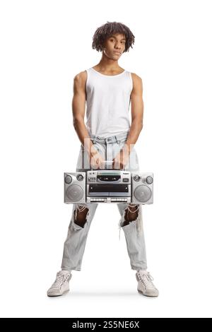 Afircan homme américain tenant une boombox isolé sur fond blanc Banque D'Images