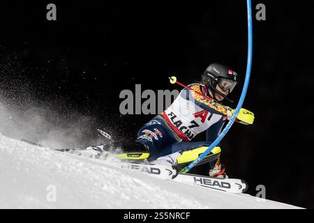 Flachau, Autriche. 14 janvier 2025. FLACHAU, AUTRICHE - 14 JANVIER : Sara Hector de Suède lors de la Coupe du monde de ski alpin Audi FIS - Slalom féminin, deuxième manche, Salzbourg le 14 janvier 2025 à Flachau, Autriche Salzbourg.250114 SEPA 12 044 - 20250114 PD13318 crédit : APA-PictureDesk/Alamy Live News Banque D'Images