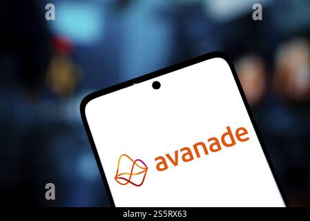 le logo avanade est affiché sur le smartphone. Avanade est une société internationale de services professionnels Banque D'Images