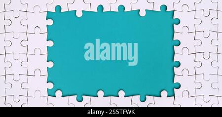 Cadrage dans la forme d'un rectangle, faite d'un puzzle blanc autour de l'espace bleu Banque D'Images