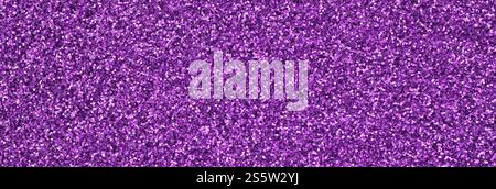 Sequins décoratifs violets. Image d'arrière-plan avec des lumières bokeh brillantes provenant de petits éléments qui réfléchissent la lumière. Sequins décoratifs violets. Arrière-plan Banque D'Images