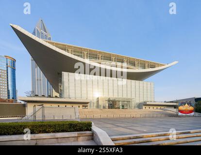 Shanghai, Chine. 7 janvier 2025. Vue extérieure du palais du Grand Théâtre de Shanghai dans le centre-ville Banque D'Images