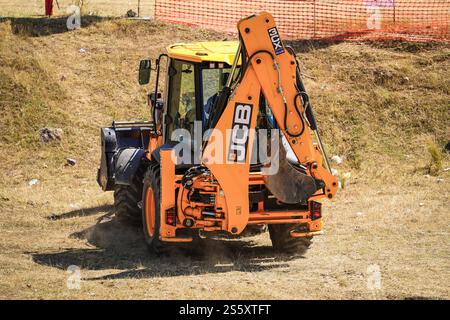 BURSA, TURKIYE - 28 JUILLET 2024 : chargeuse-pelleteuse JCB 3CX Banque D'Images