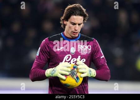 Bergame, Italie. 14 janvier 2025. Marco Carnesecchi d'Atalanta BC tient le ballon pendant le match de Serie A entre Atalanta BC et Juventus FC. Crédit : Nicolò Campo/Alamy Live News Banque D'Images