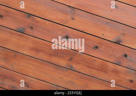 Fond en bois verni de l'extérieur de la cabine. Fond de surface de grain rugueux de planche de grange en bois brun. Fond en bois verni de l'extérieur de la cabine. Banque D'Images