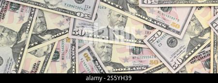 Beaucoup de billets de cinquante dollars US sur la surface de fond plat en gros plan. Vue de dessus à plat. Succès abstrait ou concept d'entreprise. Beaucoup de billets de cinquante dollars américains Banque D'Images