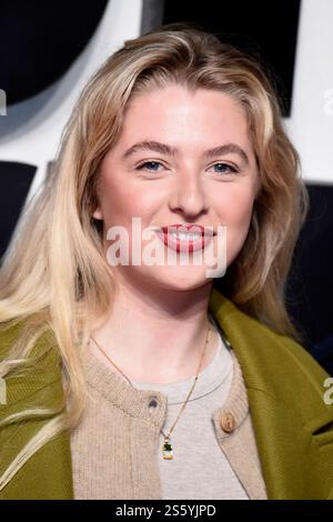 Anais Gallagher BEI der Premiere des Kinofilms A Complete Unknown im
