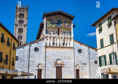 Façade de Basilica di San Frediano sur la Piazza San Frediano à Lucques, Province de Lucques, Toscane, Italie Banque D'Images