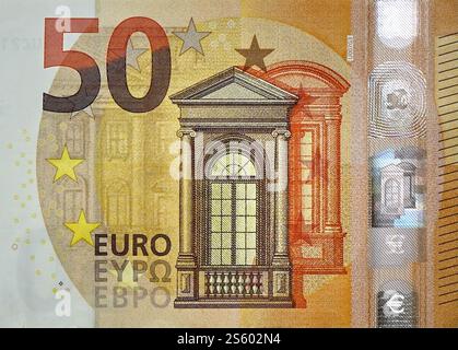 Fragmenter une partie du gros plan du billet de 50 euros avec de petits détails bruns. Billet en devise européenne. Fragmenter une partie du billet de 50 euros gros plan avec petit Banque D'Images