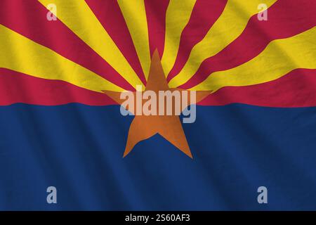 Arizaona drapeau de l'État américain avec de grands plis ondulant de près sous la lumière du studio à l'intérieur. Les symboles officiels et les couleurs dans la bannière de tissu. Arizona US Banque D'Images
