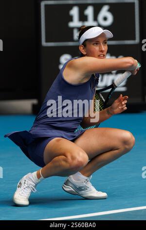 Melbourne, Australie. 15 janvier 2025. La belge Elise Mertens photographiée en action lors d'un match de tennis contre l'américaine Pegula, au deuxième tour du simple féminin du tournoi de tennis du Grand Chelem « Australian Open », mercredi 15 janvier 2025 à Melbourne Park, Melbourne, Australie. L’édition 2025 du Grand Chelem australien se déroule du 12 au 26 janvier. BELGA PHOTO PATRICK HAMILTON crédit : Belga News Agency/Alamy Live News Banque D'Images