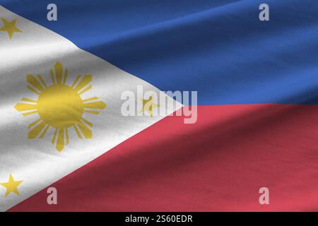 Drapeau des Philippines avec de grands plis agitant de près sous la lumière du studio à l'intérieur. Les symboles officiels et les couleurs dans la bannière de tissu. Drapeau des Philippines Banque D'Images
