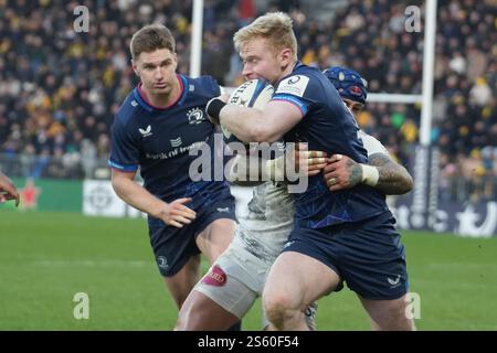 La Rochelle, France. 12 janvier 2025. 14 Jack Nowell du stade Rochelais et Jamie OSBORNE du Leinster Rugby lors de la Coupe des Champions, match de rugby de la poule 2 entre le stade Rochelais (la Rochelle) et le Leinster Rugby le 12 janvier 2025 au stade Marcel Deflandre de la Rochelle, France - photo Laurent Lairys / DPPI Banque D'Images