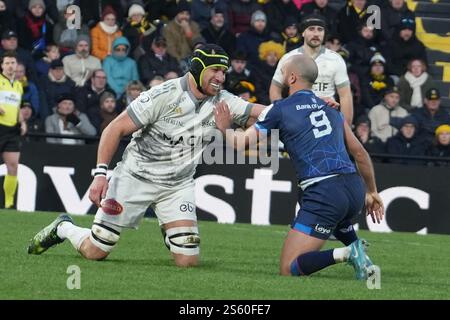 La Rochelle, France. 12 janvier 2025. 9Jamison GIBSON-PARK du Leinster Rugby et 4 Thomas Lavault du stade Rochelais lors de la Coupe des Champions, Poule 2 rugby entre le stade Rochelais (la Rochelle) et le Leinster Rugby le 12 janvier 2025 au stade Marcel Deflandre de la Rochelle, France - photo Laurent Lairys / DPPI Banque D'Images