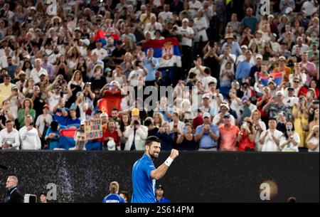 Melbourne, Australie. 15 janvier 2025. Novak Djokovic célèbre après le match de deuxième tour en simple masculin entre Novak Djokovic de Serbie et Jaime Faria du Portugal à l'Open d'Australie à Melbourne, Australie, le 15 janvier 2025. Crédit : HU Jingchen/Xinhua/Alamy Live News Banque D'Images