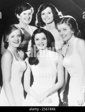 Photo du dossier datée du 12/02/77 du girl Group irlandais The Nolan Sisters (en haut à gauche, dans le sens horaire) Denise, 24, Maureen, 21, Linda, 17 ans, Anne, 24 ans et Bernadette 'Bernie', 16 ans. La chanteuse et présentatrice de télévision Linda Nolan est décédée à l'âge de 65 ans 'avec ses frères et sœurs affectueux près de son chevet', a déclaré son manager. Date d'émission : mercredi 15 janvier 2025. Banque D'Images
