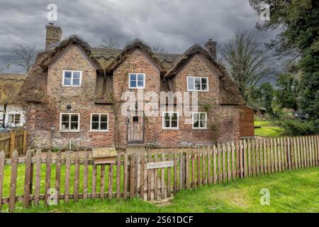 17ème siècle Nastfield Cottage avec toit de chaume, Frampton on Severn, Gloucestershire, Royaume-Uni Banque D'Images