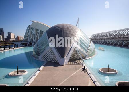 Valence, Espagne, 15 janvier 2025. ARS et la ville scientifique de Santiago Calatrava. Cette année, le magazine Forbes a déclaré Valence la meilleure ville au monde à prendre sa retraite. Crédit : Eduard Ripoll. Banque D'Images