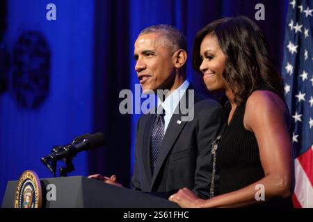 Le Président Barack Obama, accompagné de la première dame Michelle Obama, prononce une allocution lors d’une réception pour les chefs de délégation étrangers à l’Assemblée générale des Nations Unies, à l’hôtel Waldorf Astoria à New York, New York, le 23 septembre 2014. (Photo officielle de la Maison Blanche). IMAGE AVEC RESTRICTIONS, voir le champ Infos supplémentaires Banque D'Images