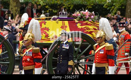 Le Coffin de la reine Elizabeth II aux funérailles d'État de sa Majesté la reine Elizabeth II à Londres, Angleterre, Royaume-Uni, lundi 19 septembre 2022 Banque D'Images