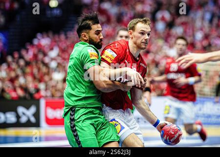 Hani Abderrafik Bounab (algérien, #02), Mathias Gidsel (Daenemark, #19) DEN, Daenemark vs. algérien, handball, IHF Weltmeisterschaft 2025, Gruppe B, Spieltag 1, 14.01.2025 Foto : Eibner-Pressefoto/Marcel von Fehrn Banque D'Images