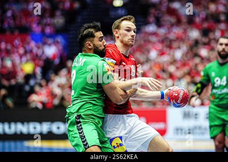 Hani Abderrafik Bounab (algérien, #02), Mathias Gidsel (Daenemark, #19) DEN, Daenemark vs. algérien, handball, IHF Weltmeisterschaft 2025, Gruppe B, Spieltag 1, 14.01.2025 Foto : Eibner-Pressefoto/Marcel von Fehrn Banque D'Images