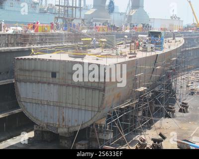 Non divulgué, Iran. 15 janvier 2025. Une photo non datée montre le processus de construction du premier navire iranien de renseignement de transmission, le Zagros, à un endroit non divulgué dans le sud de l'Iran. L'Iran a dévoilé son premier destroyer de renseignement fabriqué localement le 15 janvier 2025. (Image de crédit : © Bureau de l'armée iranienne via ZUMA Press Wire) USAGE ÉDITORIAL SEULEMENT! Non destiné à UN USAGE commercial ! Banque D'Images