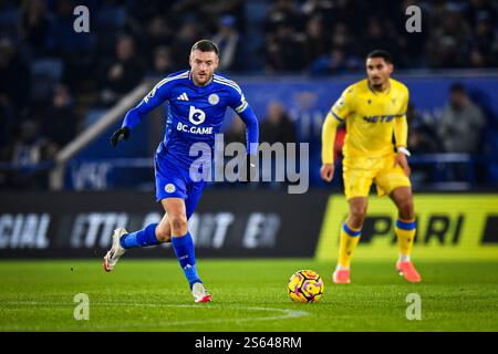 King Power Stadium, Leicester, Royaume-Uni. 15 janvier 2025. Premier League Football, Leicester City contre Crystal Palace ; Jamie Vardy de Leicester court avec le ballon crédit : action plus Sports/Alamy Live News Banque D'Images