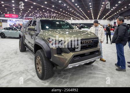 Detroit, Michigan, États-Unis. 15 janvier 2025. Le Toyota Tacoma Trailhunter au salon de l'auto de Detroit 2025. Crédit : Jim West/Alamy Live News Banque D'Images