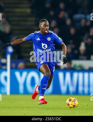 Leicester, Royaume-Uni. 15 janvier 2025. Boubakary Soumare de Leicester City rompt avec le ballon lors du match de premier League Leicester City vs Crystal Palace au King Power Stadium, Leicester, Royaume-Uni, le 15 janvier 2025 (photo par Alfie Cosgrove/News images) à Leicester, Royaume-Uni le 15/01/2025. (Photo par Alfie Cosgrove/News images/SIPA USA) crédit : SIPA USA/Alamy Live News Banque D'Images