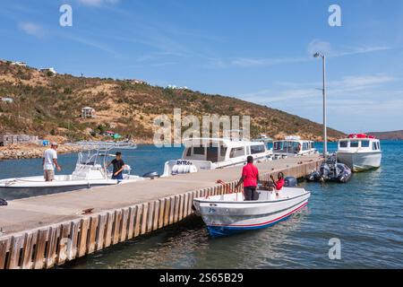 Virgin Gorda, BVI - 22 mars 2018 : bateaux de ferry inter-îles sur le North Sound de l'île Vierge britannique. Banque D'Images