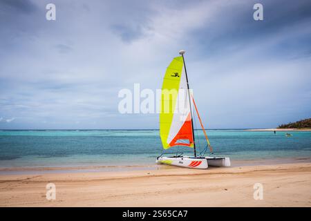 Virgin Gorda, BVI - 22 mars 2018 : Hobie Cat à Oil Nut Bay, le complexe de luxe exclusif des Caraïbes. Banque D'Images