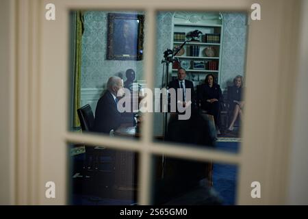 Washington, États-Unis. 15 janvier 2025. Le président Joe Biden prononce un discours d'adieu dans une allocution à la nation depuis le Bureau ovale de la Maison Blanche à Washington, DC, le mercredi 15 janvier 2025. Photo de Aaron Schwartz/UPI crédit : UPI/Alamy Live News Banque D'Images