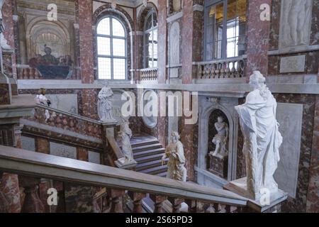 Escalier, figures de marbre, palais de Drottningholm, municipalité d'Ekeroe, province de Stockholms laen, Suède, Europe Banque D'Images