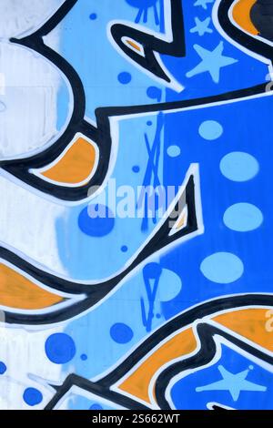 Arrière-plan coloré de graffiti peinture d'œuvres d'art avec des bandes d'aérosol lumineuses et de belles couleurs. Pièce d'art de rue de vieille école faite avec aérosol Banque D'Images