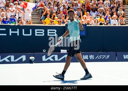 Melbourne, Australie. 16 janvier 2025. Tennis : Grand Chelem - Open d'Australie, simple masculin, 2e tour. Altmaier (Allemagne) − Monfils (France). Gael Monfils célèbre. Crédit : Frank Molter/dpa/Alamy Live News Banque D'Images