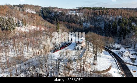 Luftbildaufnahme Bahnhof Mägdesprung im Selketal Harz mit Dampflok Selketalbahn Banque D'Images