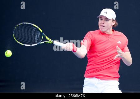 Melbourne, Australie. 16 janvier 2025. JAMES MCCABE d'Australie en action contre ALEX MICHELSEN des États-Unis sur court 3 dans un match de 2e tour en simple masculin le jour 5 de l'Open d'Australie 2025 à Melbourne, en Australie. Sydney Low/Cal Sport Media/Alamy Live News Banque D'Images
