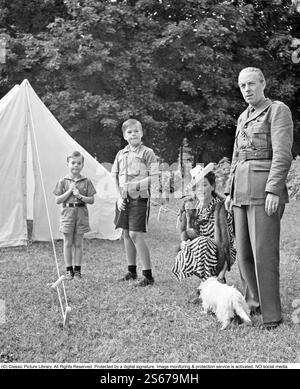 Folke Bernadotte. Noble et diplomate suédois. 1895-1948. Marié à Estelle Bernadotte. Née Estelle Romaine Manville. 1894-1984. Photo avec leurs fils Folke et Bertil 1941. Banque D'Images